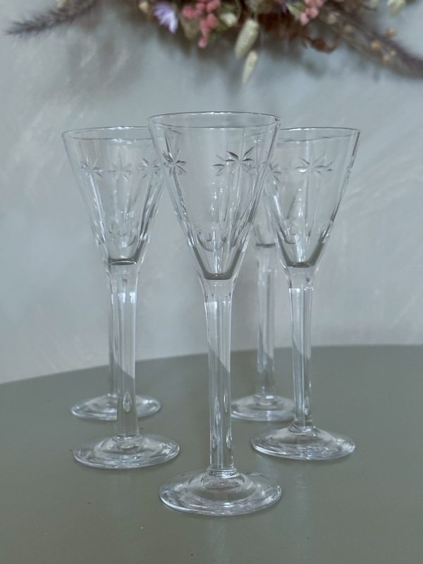 Snapsglas på fot med slipad dekor 4 st