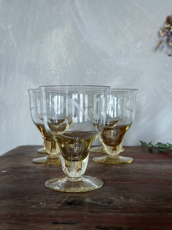 Vinglas i kristall i gultonat glas - Bild 5