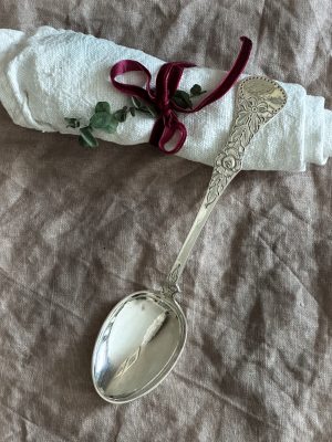 Uppläggningssked i Silver import ”Viktor” gravyr