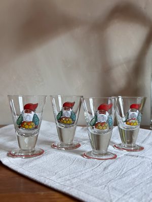 Snapsglas med tomtemotiv, handmålade 4st