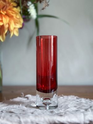 Iittala - Tillskriven Tapio Wirkkala röd glas vas