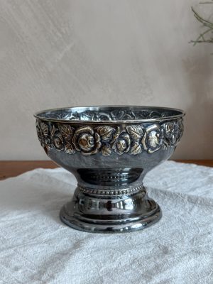 Nysilver skål på fot