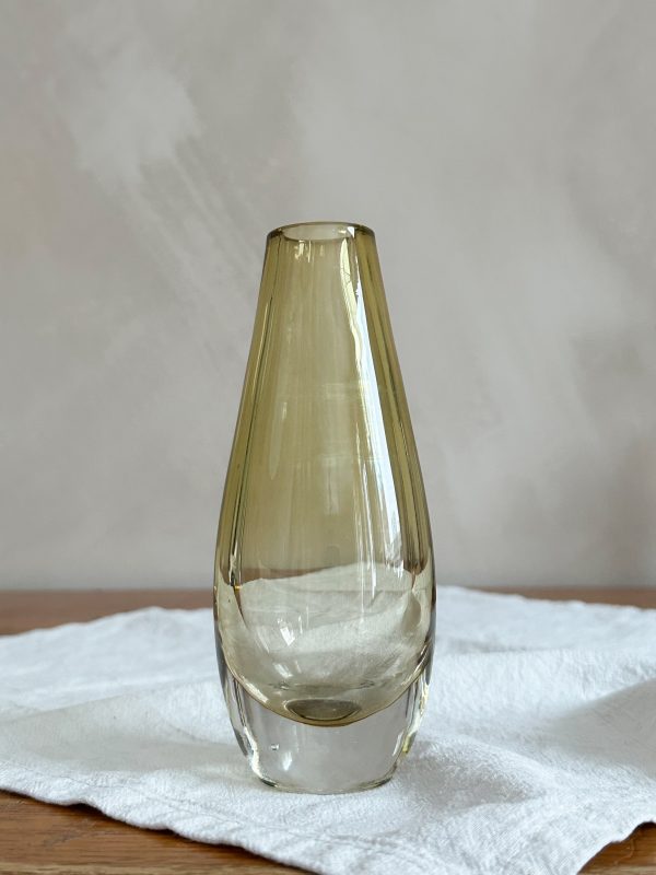 Tillskriven Åseda glasbruk - Vas i gult glas - Bild 2