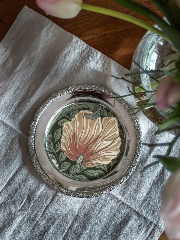 Nysilver bricka m William Morris tapet - Bild 2