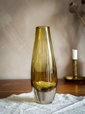 Tillskriven Åseda Glasbruk - Gul vas