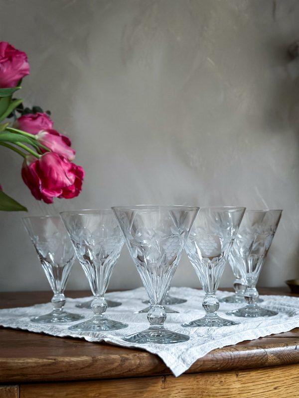 Vinglas med slipad dekor