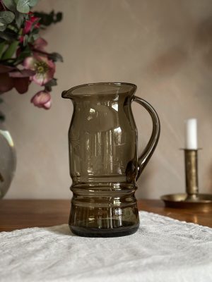 Kanna i rökfärgat glas