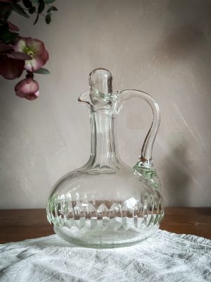 Vinkaraff med slipad dekor sekelskifte 1900 tal