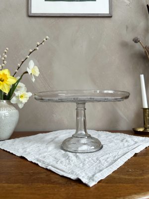 Tårtfat på fot i glas