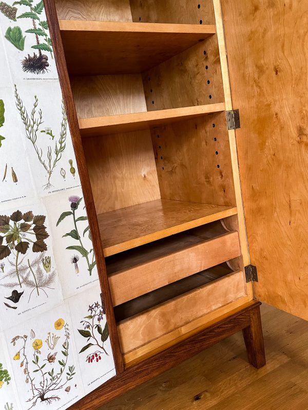 Ek Skåp, Tapetserad i Lindman - Nordens Flora. - Bild 15