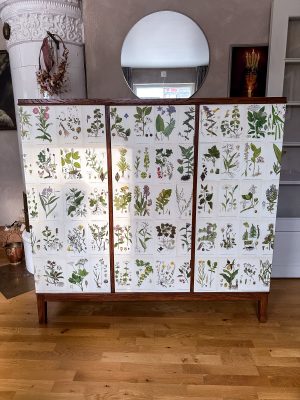 Ek Skåp, Tapetserad i Lindman - Nordens Flora.