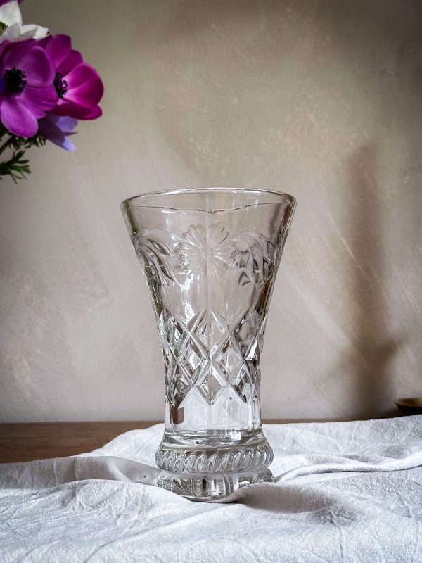Glasvas med blomdekor