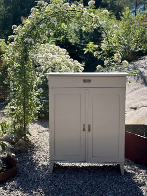 Skänk tidigt 1900 tal