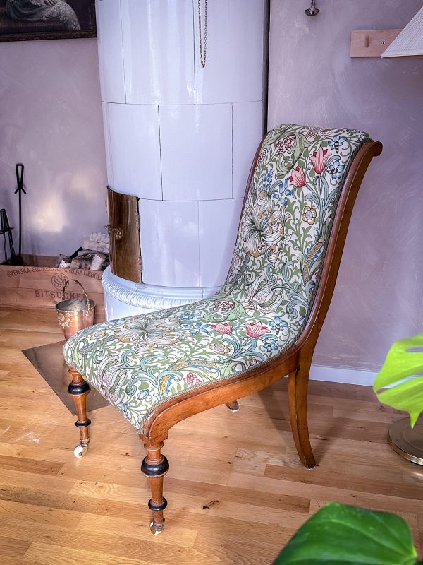 Svanhalsstol klädd i William Morris Golden Lilly - Bild 4