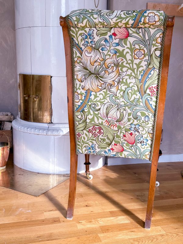 Svanhalsstol klädd i William Morris Golden Lilly - Bild 8
