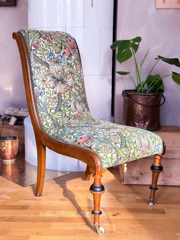 Svanhalsstol klädd i William Morris Golden Lilly - Bild 5