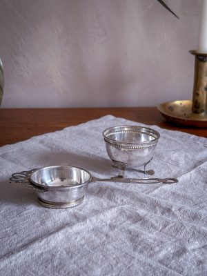 Tesil med ställning Nysilver