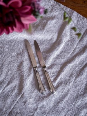 Franska Lilja fruktknivar i nysilver 2 st