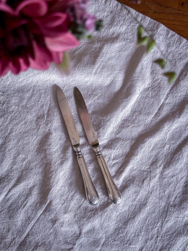 Franska Lilja fruktknivar i nysilver 2 st