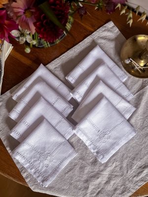 Linneservetter med broderad spets 8 st