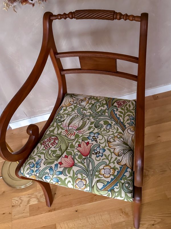 Engelsk karmstol/skrivbordsstol, Klädd i William Morris Golden Lilly - Bild 7
