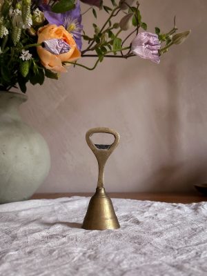 Bordspingla m kapsylöppnare