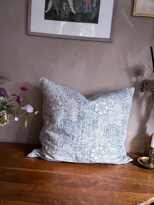 Kuddfodral i William Morris Marigold tyg - Bild 2