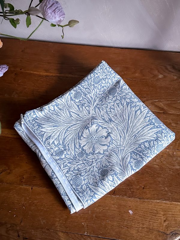 Kuddfodral i William Morris Marigold tyg - Bild 8