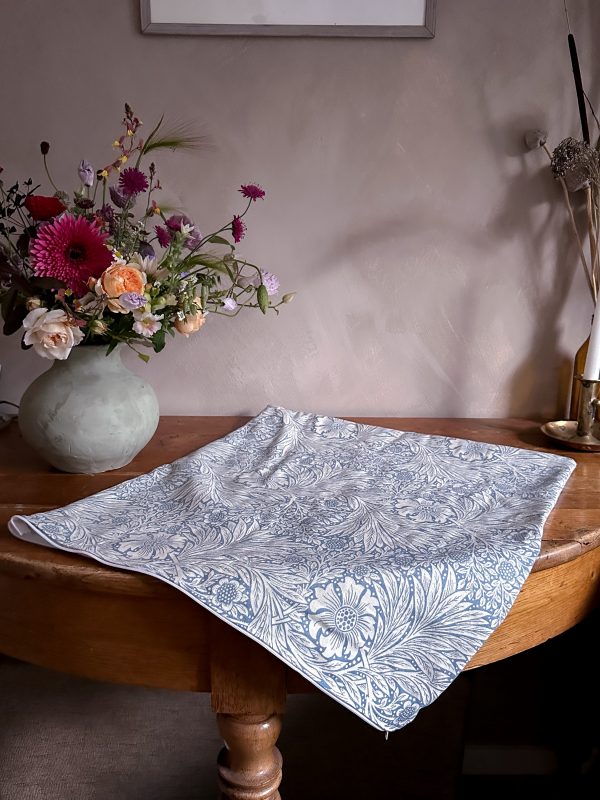 Kuddfodral i William Morris Marigold tyg - Bild 9