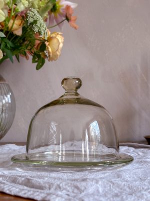 Liten glaskupa/ostkupa med fat