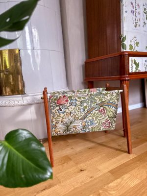 Tidningsställ i William Morris tyg 'Golden Lilly'