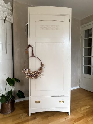 Linneskåp, Tidigt 1900 tal ”Äpplet” Ek, jugend.
