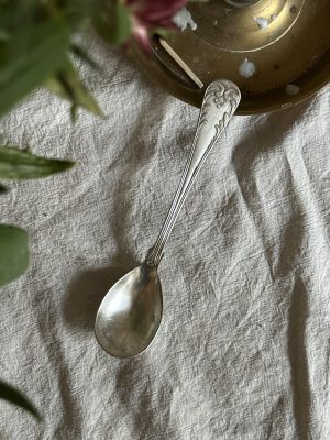 Franska Liljan - Marmelad/socker sked NS Gravyr E