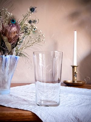 Äldre öl/drinkglas med etsad dekor