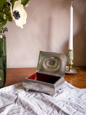 Pewter skrin i tenn, art deco