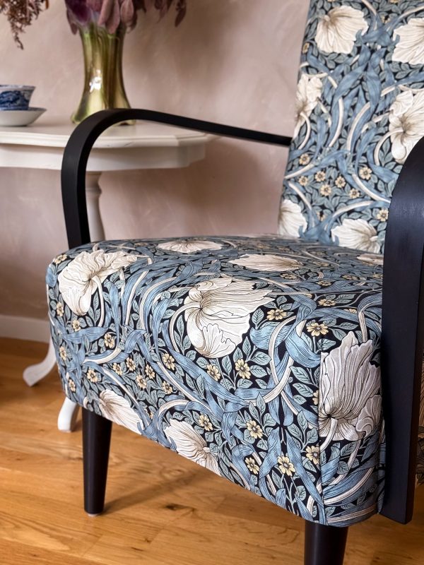 Swedish Modern Fåtölj 40/50 tal klädd i William Morris tyg - Bild 8