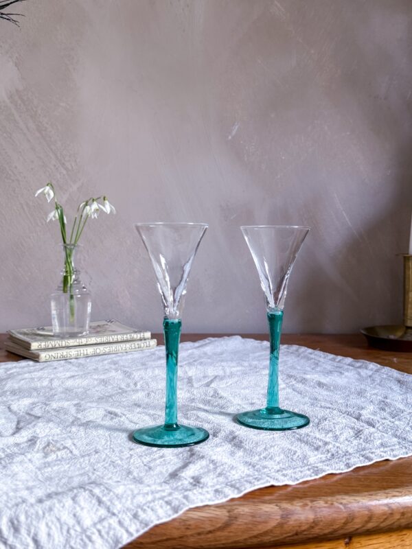 Munblåsta Snapsglas med grön fot - Bild 3