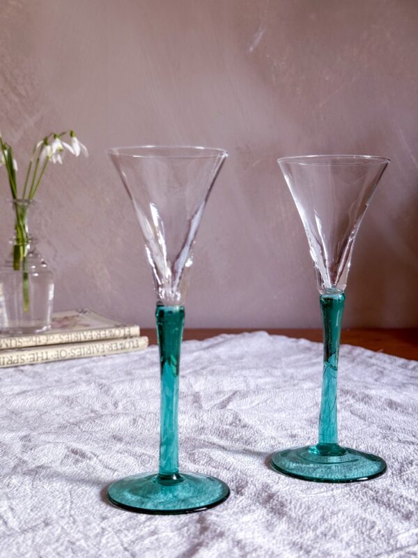 Munblåsta Snapsglas med grön fot - Bild 2