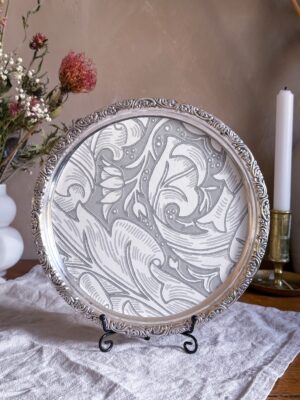 Serveringsbricka nysilver Med William Morris